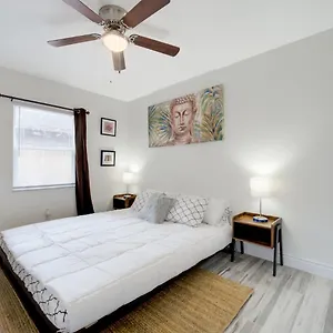 Modern Bayshore 50 Apartamento